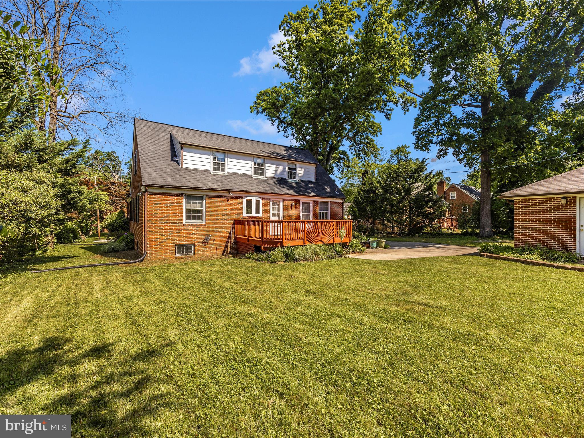 3715 Lochearn