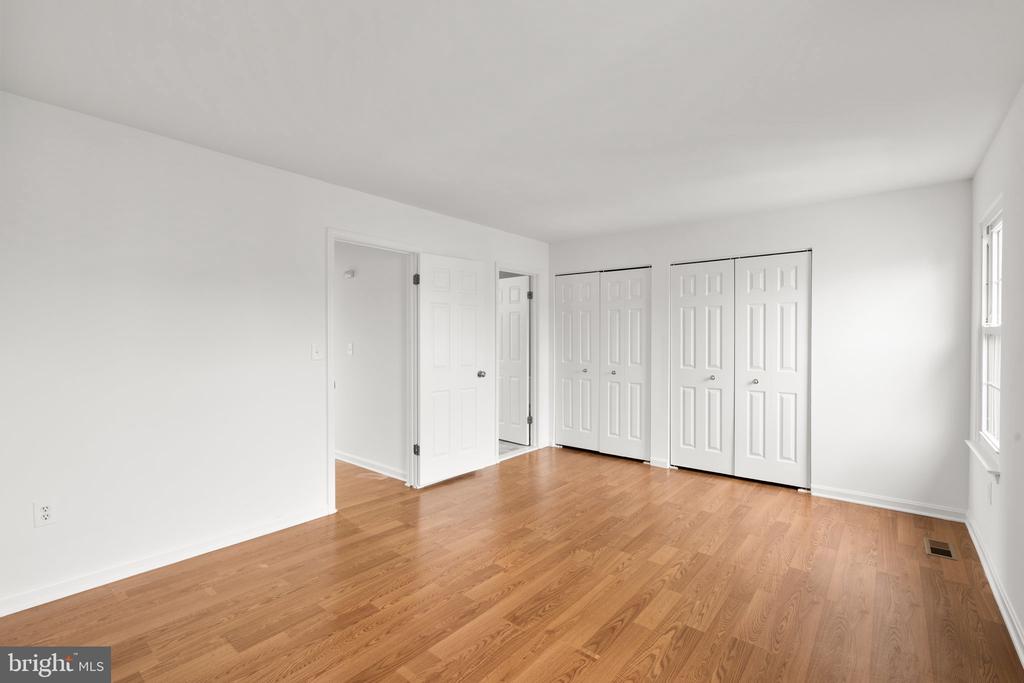 2142 Cedar Barn Way