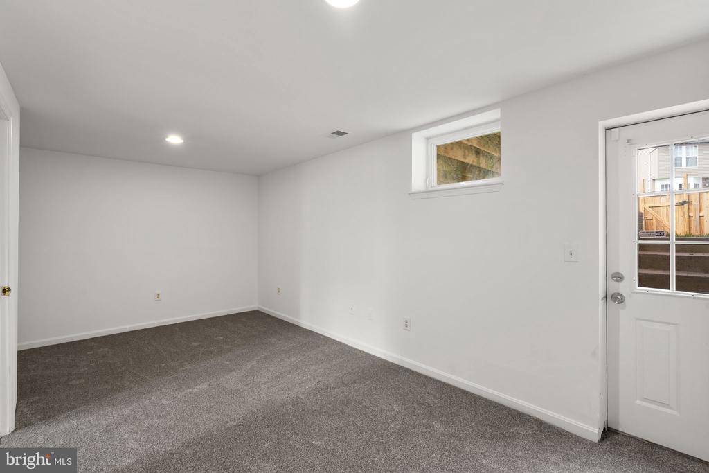 2142 Cedar Barn Way