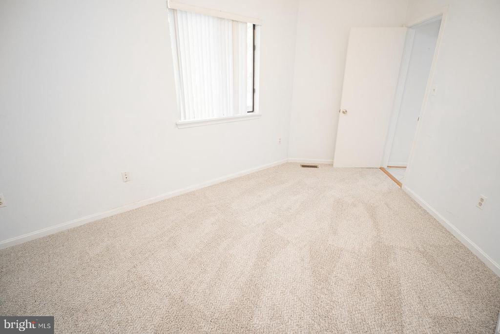 11513 RUNNING FOX CIRCLE