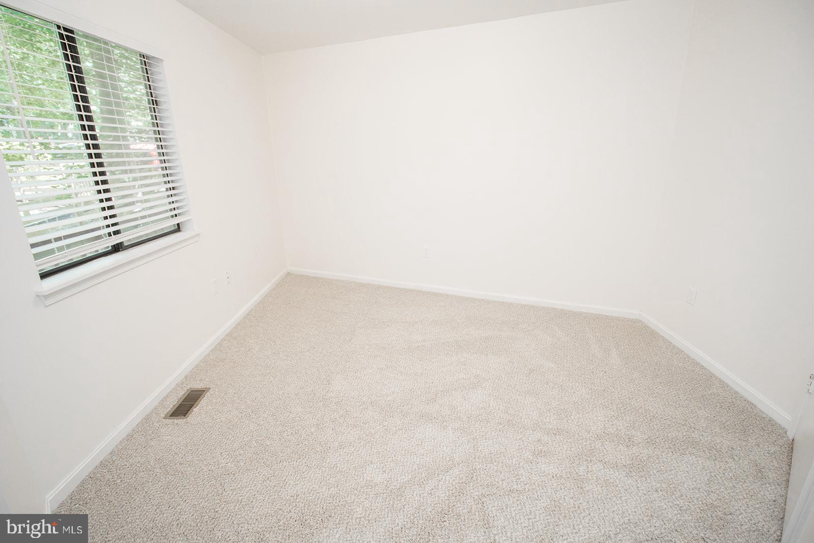 11513 RUNNING FOX CIRCLE