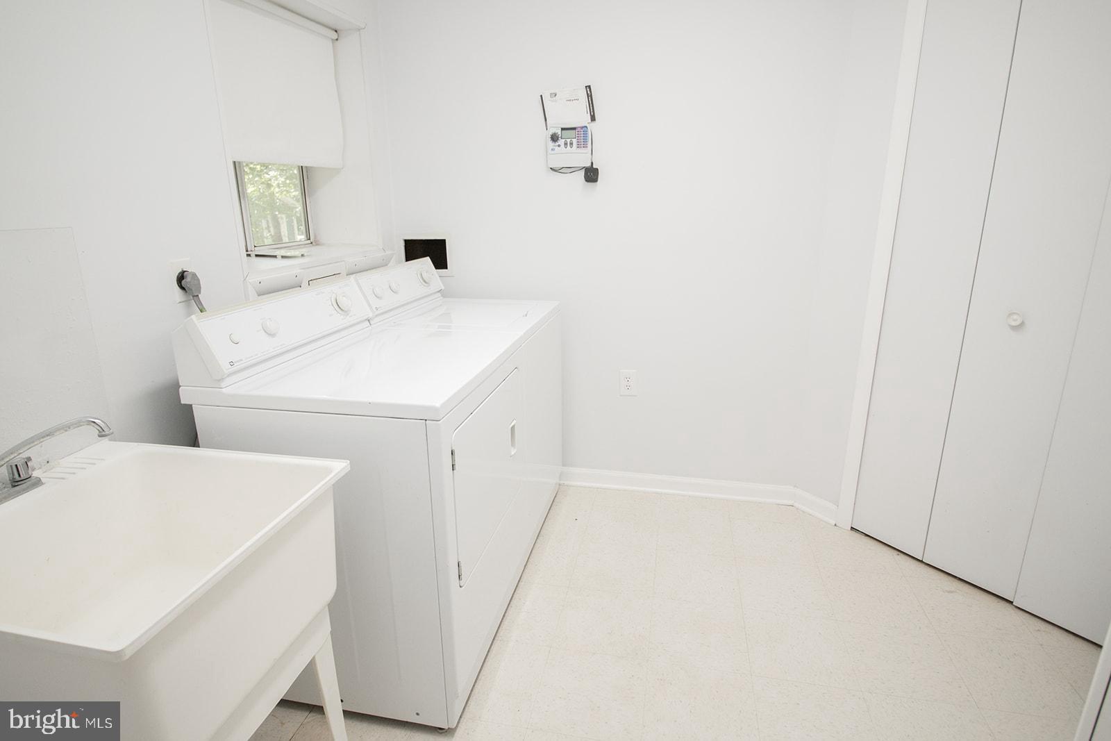 11513 RUNNING FOX CIRCLE