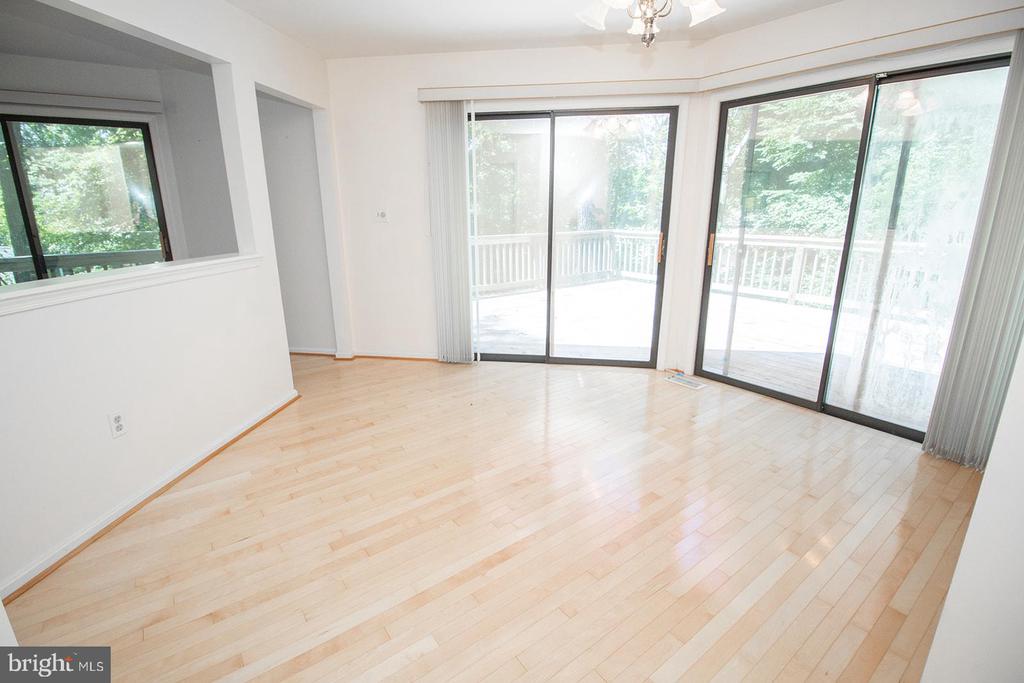 11513 RUNNING FOX CIRCLE