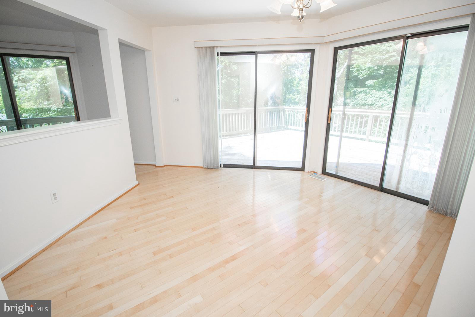 11513 RUNNING FOX CIRCLE