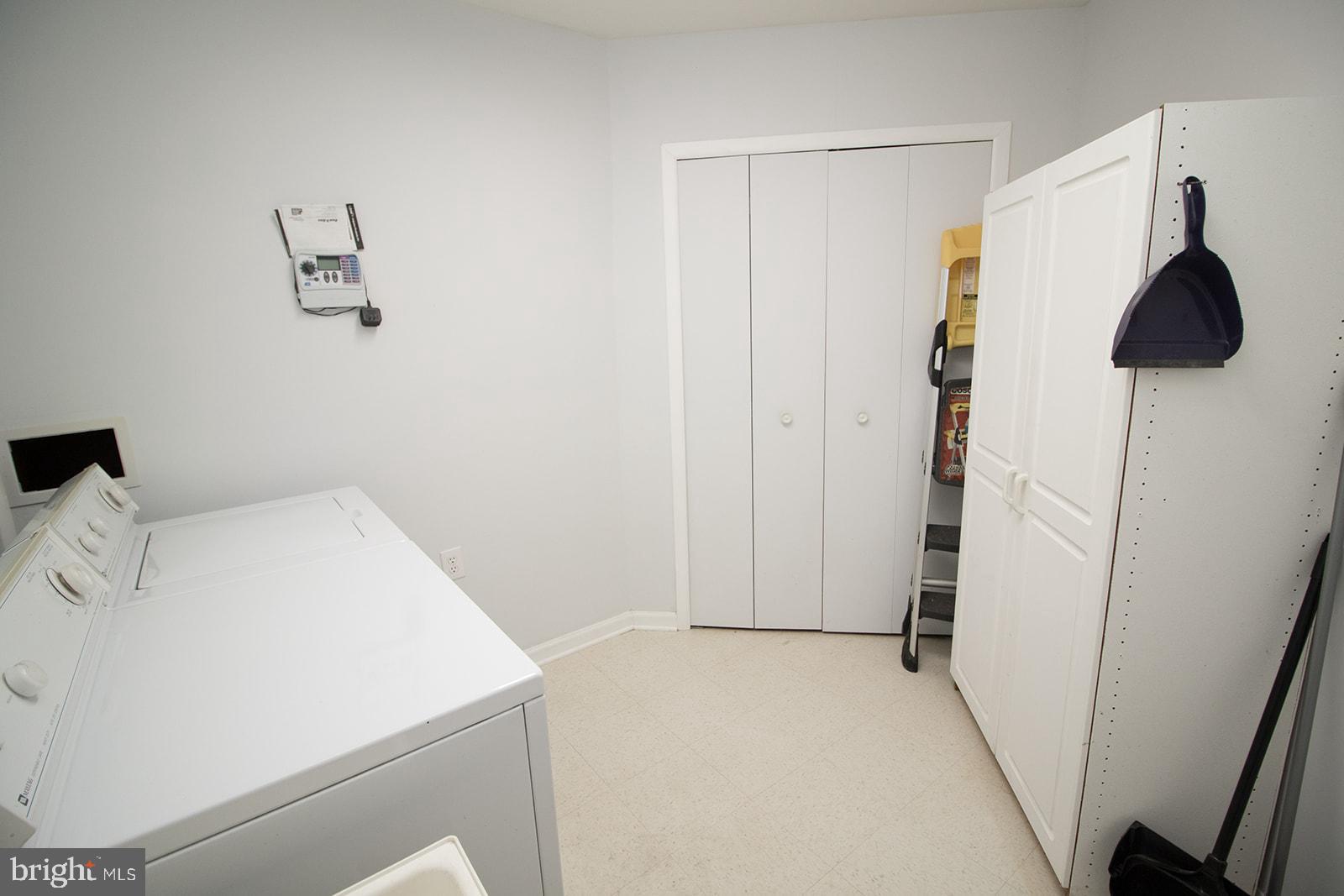 11513 RUNNING FOX CIRCLE
