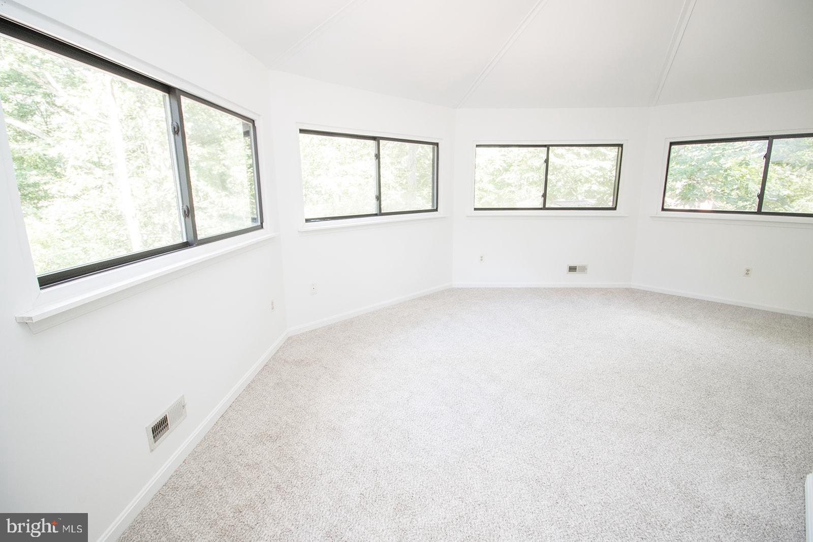 11513 RUNNING FOX CIRCLE