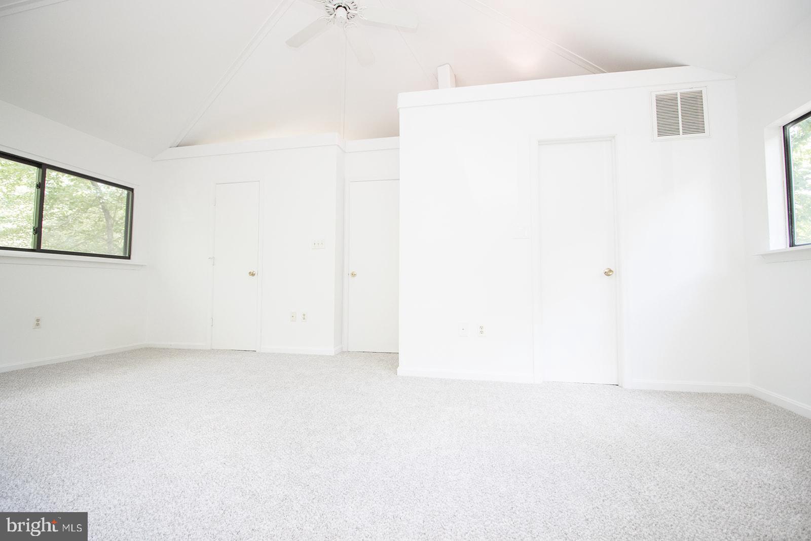 11513 RUNNING FOX CIRCLE