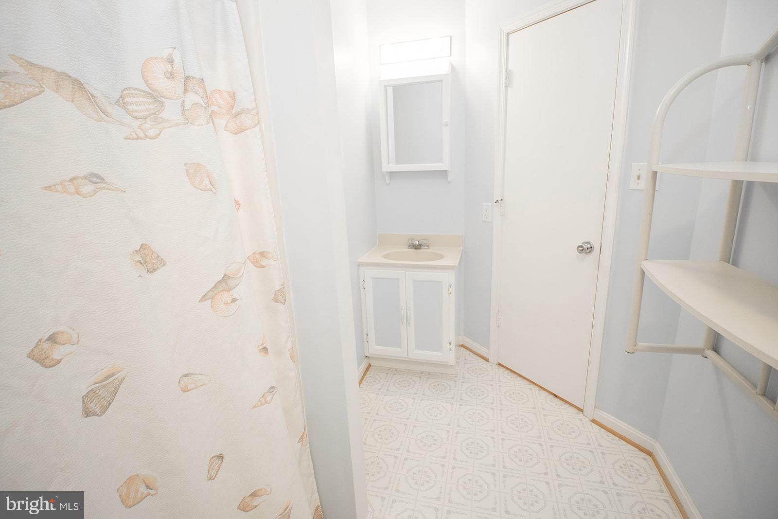 11513 RUNNING FOX CIRCLE