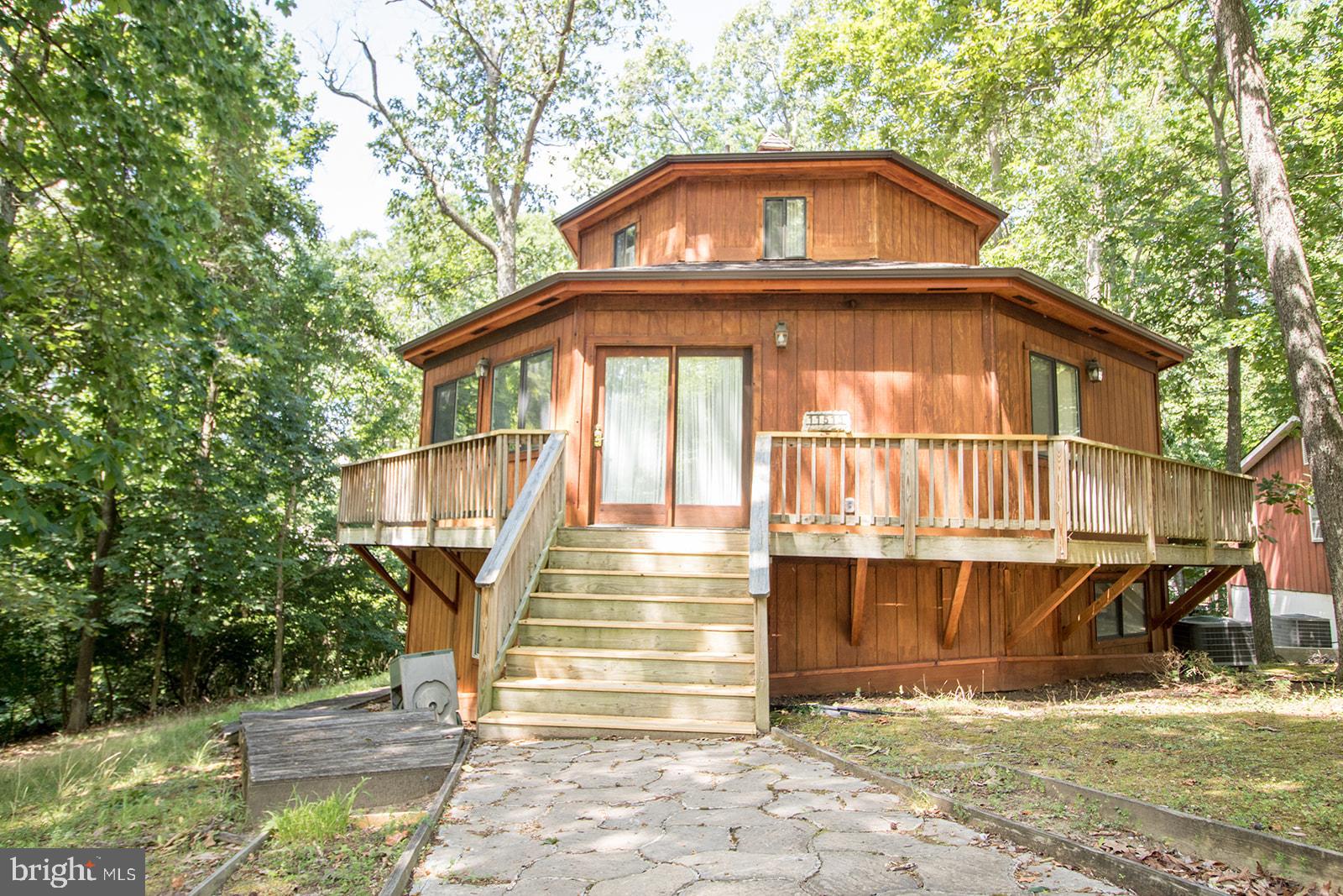 11513 RUNNING FOX CIRCLE