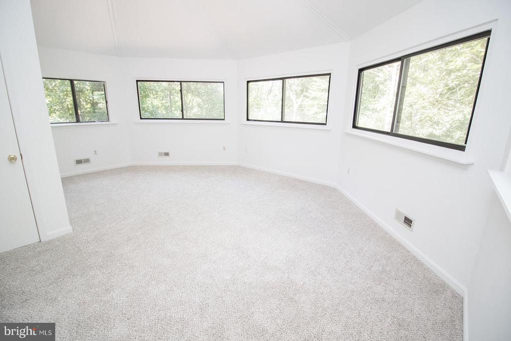 11513 RUNNING FOX CIRCLE