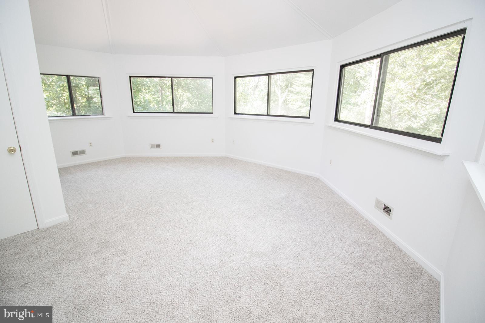 11513 RUNNING FOX CIRCLE
