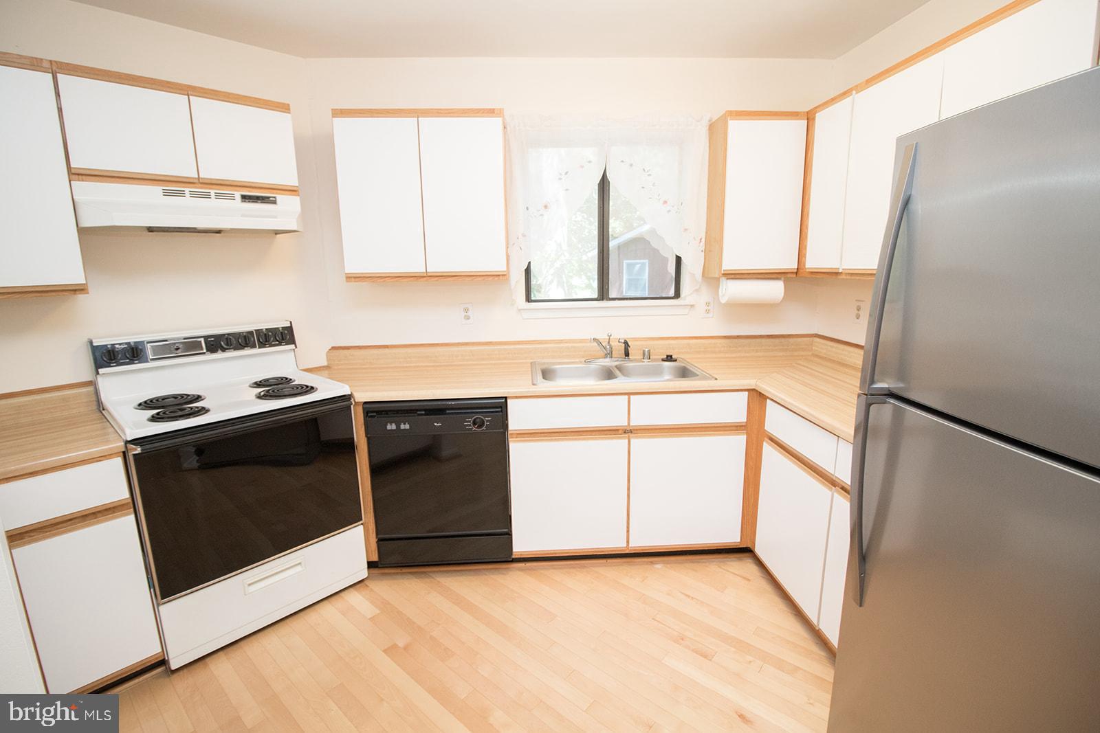 11513 RUNNING FOX CIRCLE
