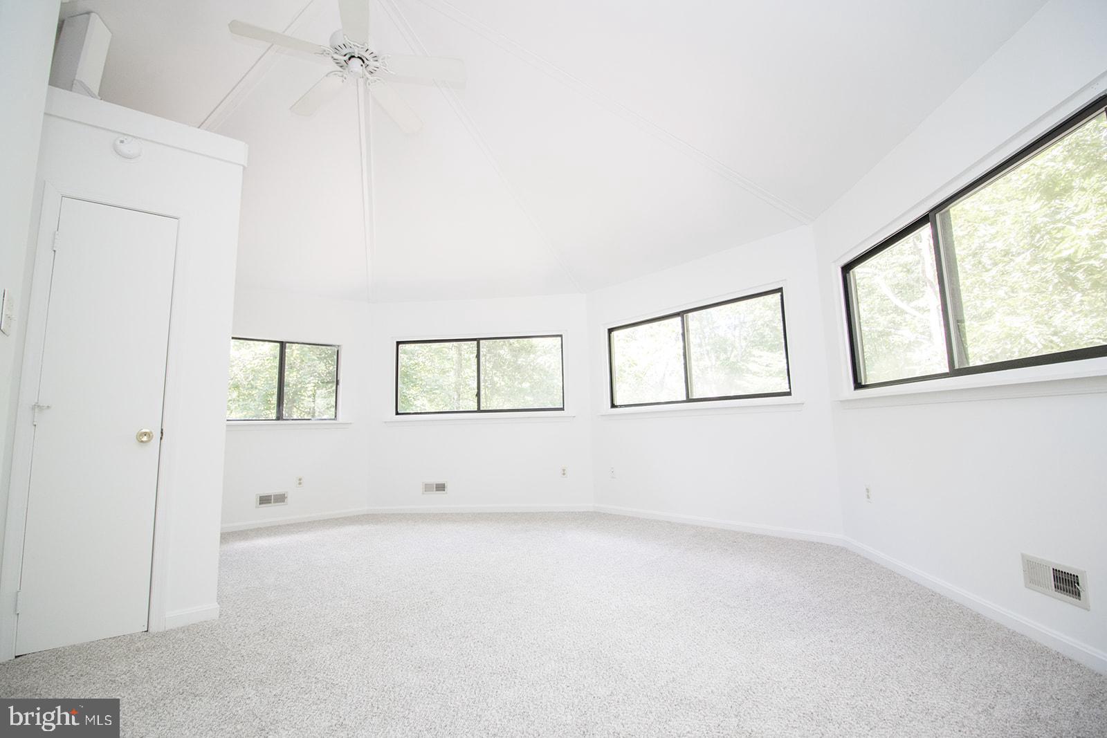 11513 RUNNING FOX CIRCLE
