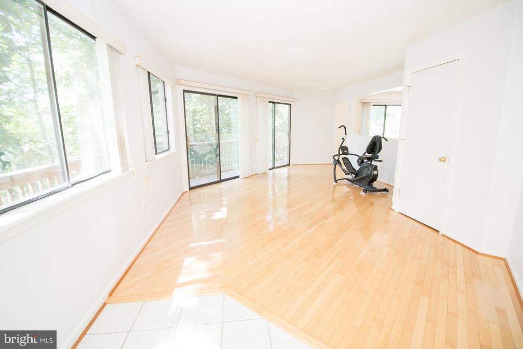 11513 RUNNING FOX CIRCLE