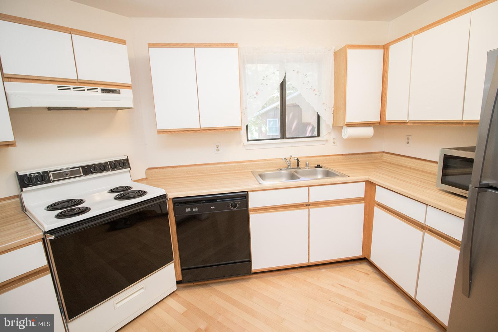 11513 RUNNING FOX CIRCLE