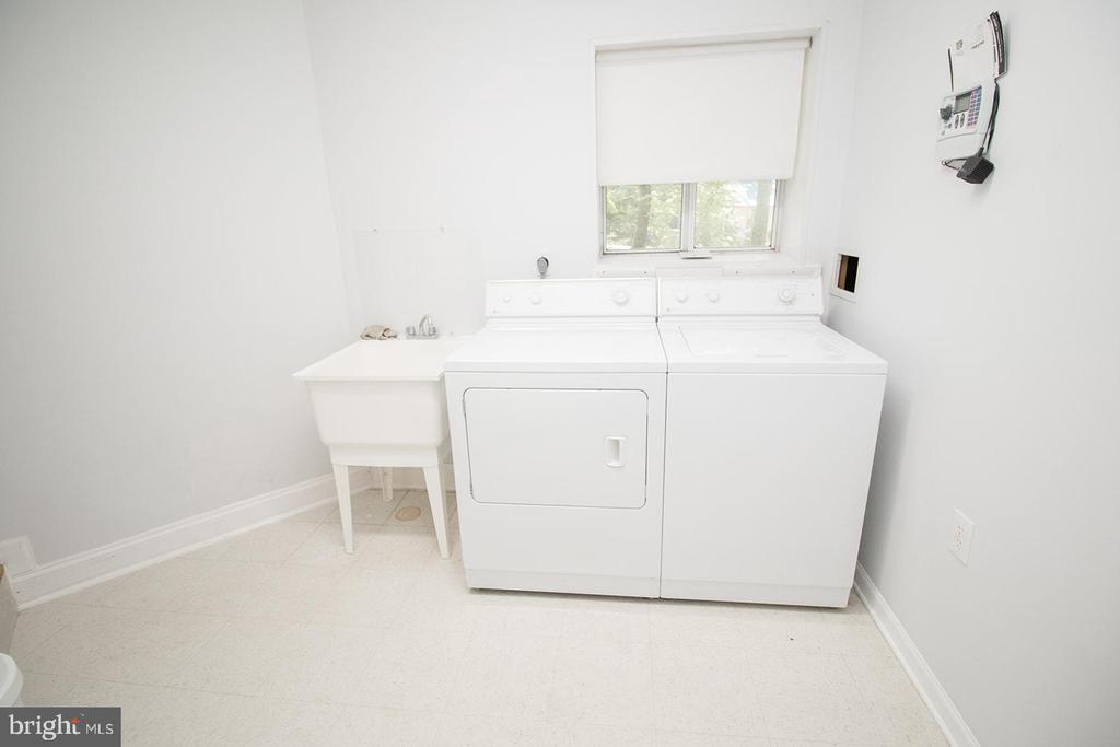 11513 RUNNING FOX CIRCLE