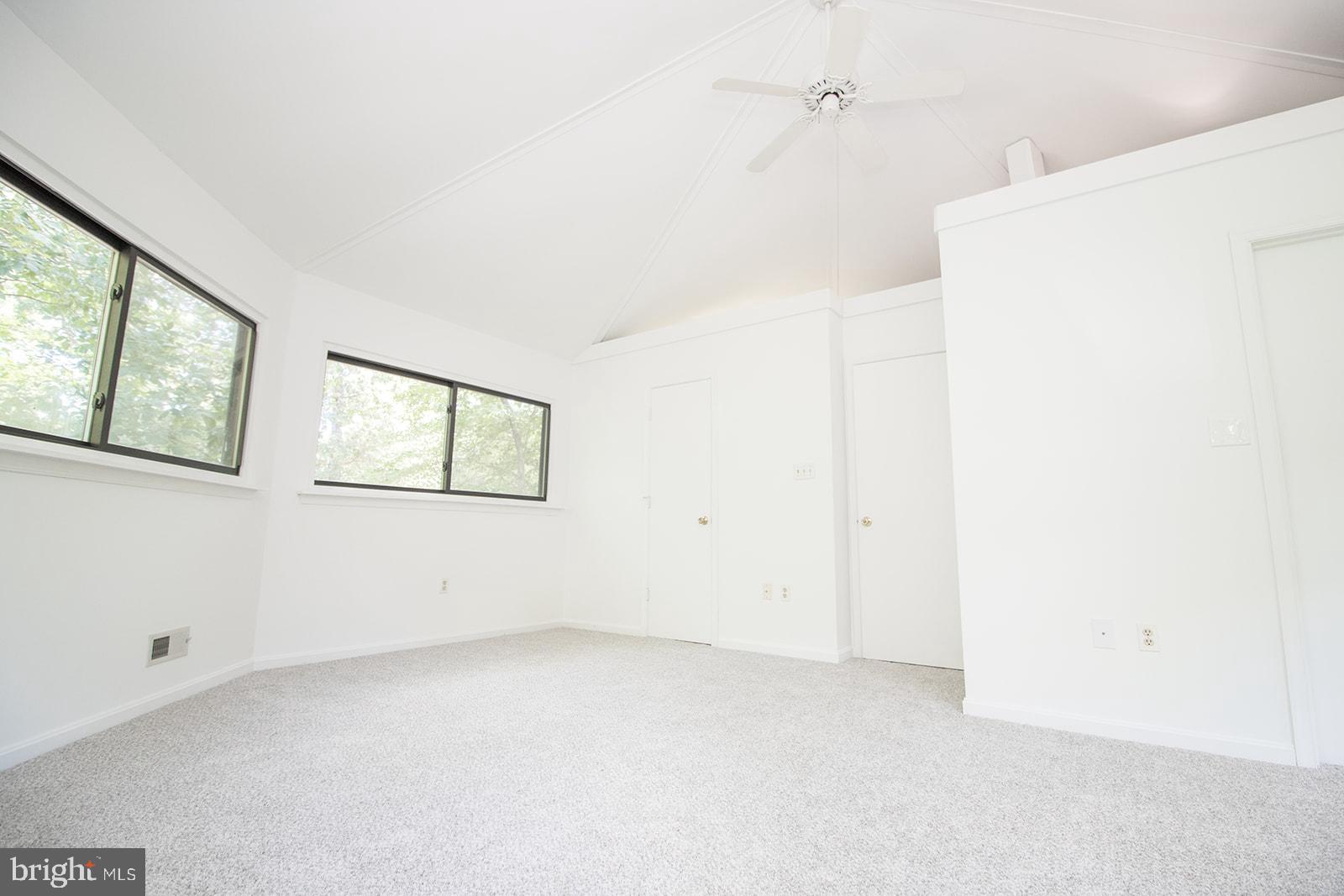 11513 RUNNING FOX CIRCLE