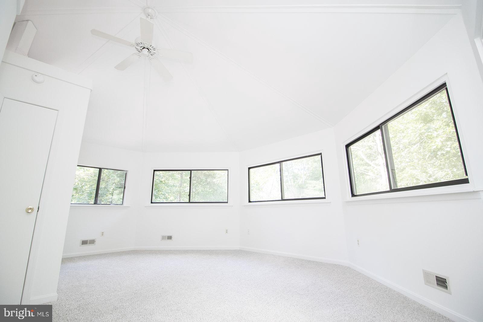 11513 RUNNING FOX CIRCLE