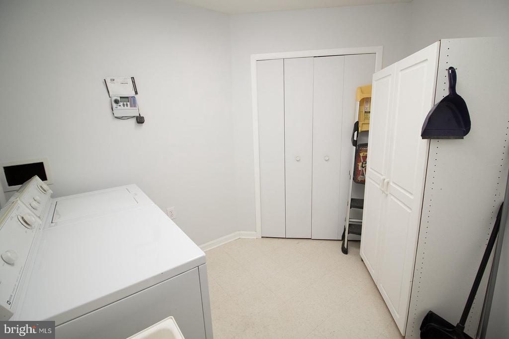 11513 RUNNING FOX CIRCLE
