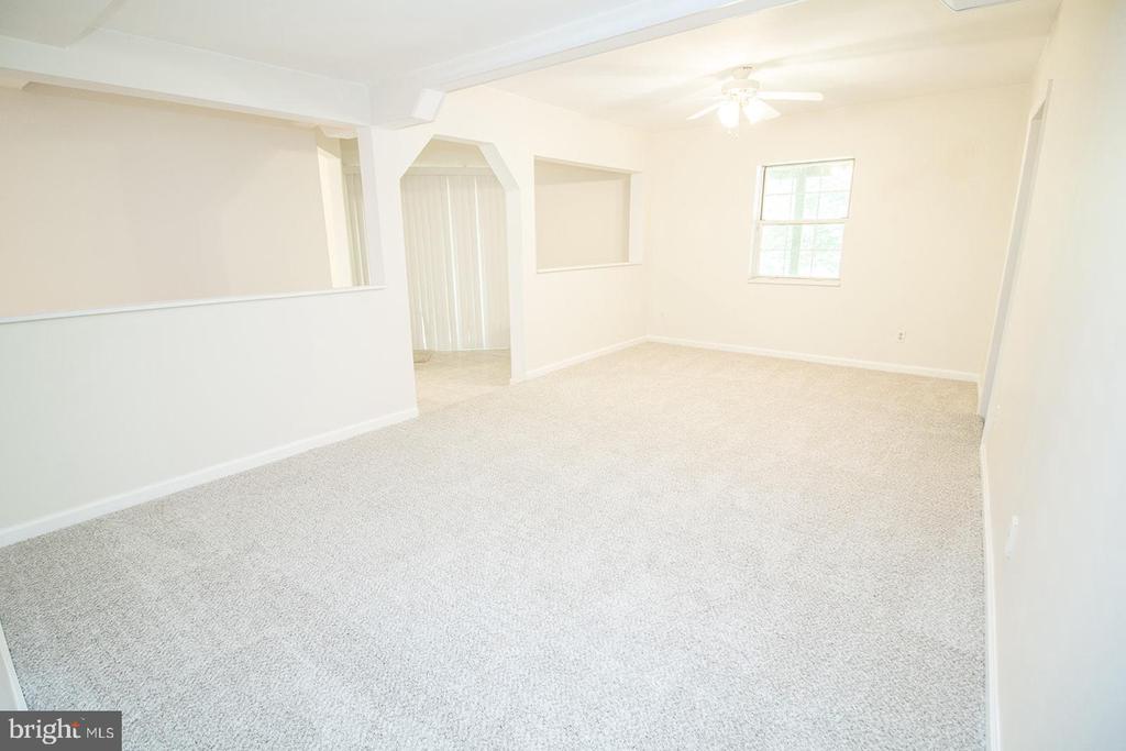 11513 RUNNING FOX CIRCLE