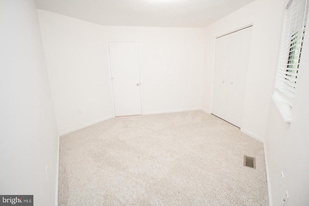 11513 RUNNING FOX CIRCLE