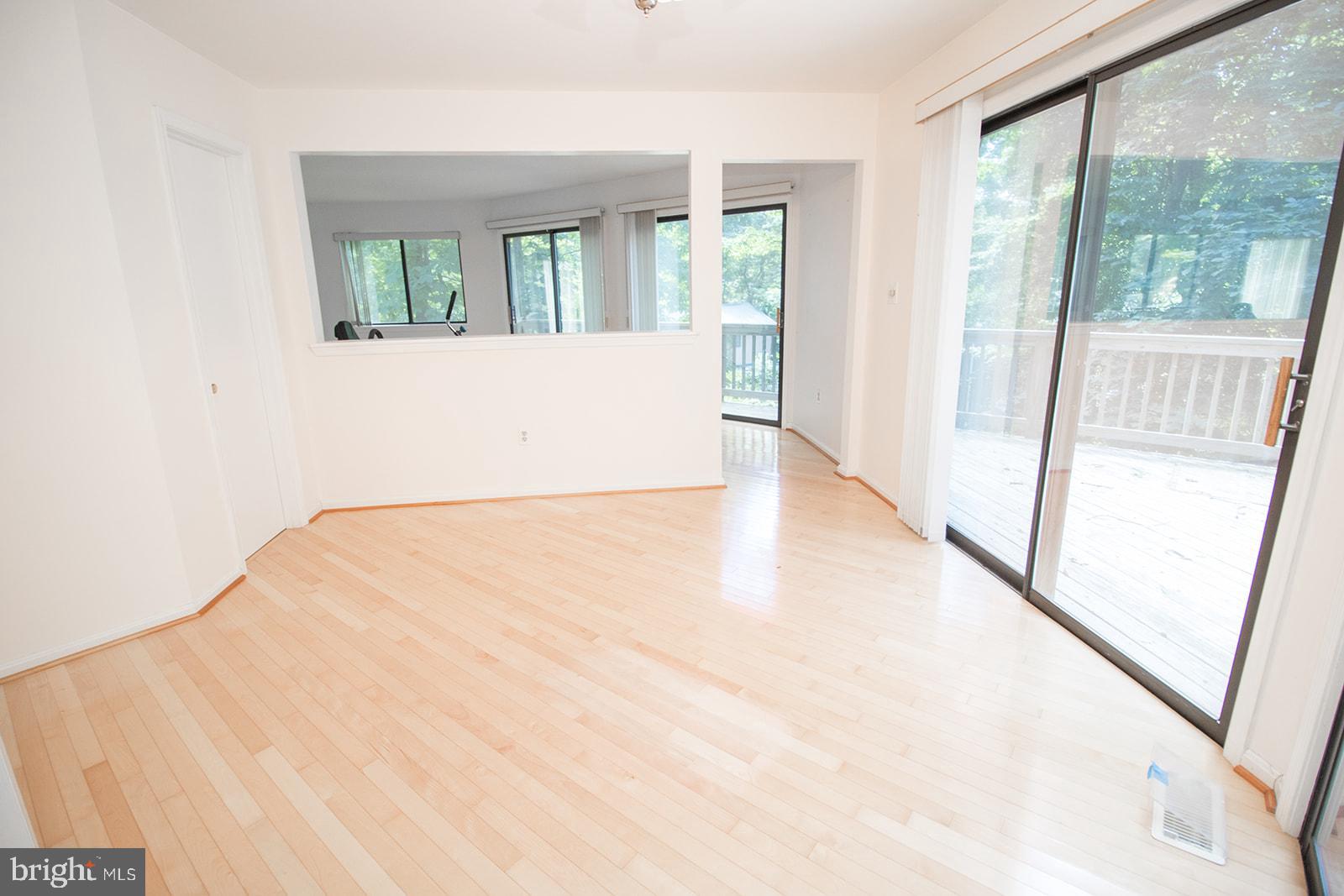 11513 RUNNING FOX CIRCLE