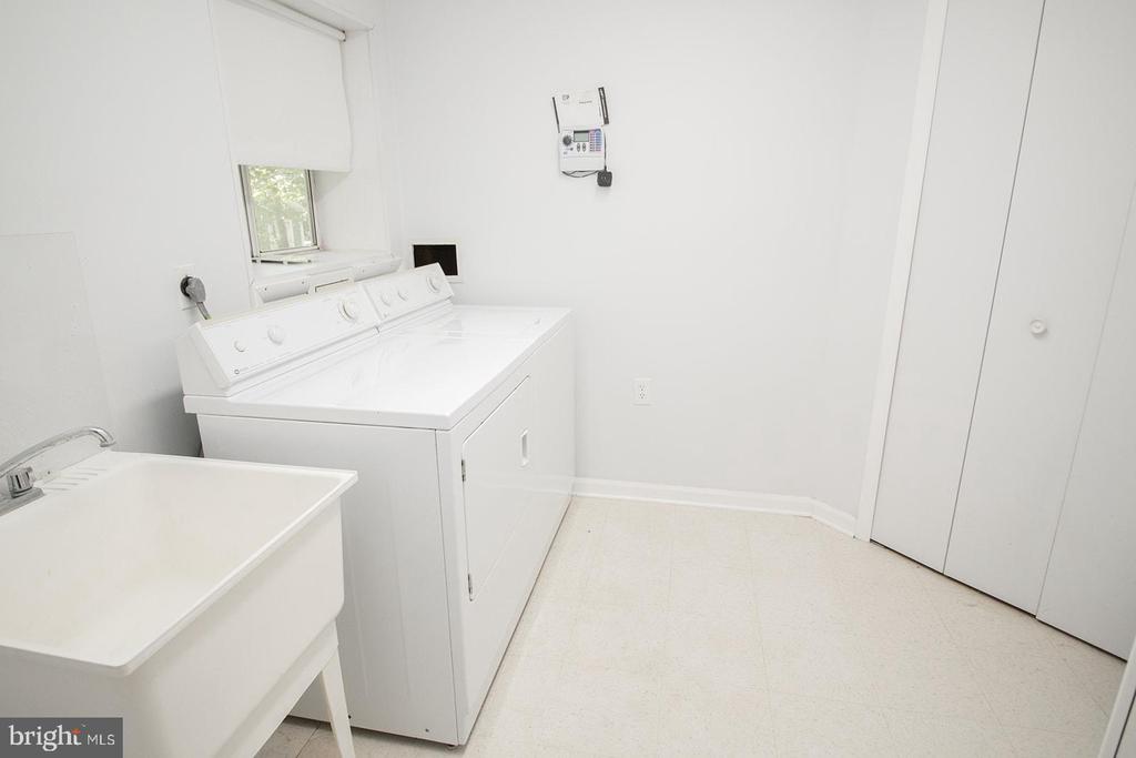 11513 RUNNING FOX CIRCLE