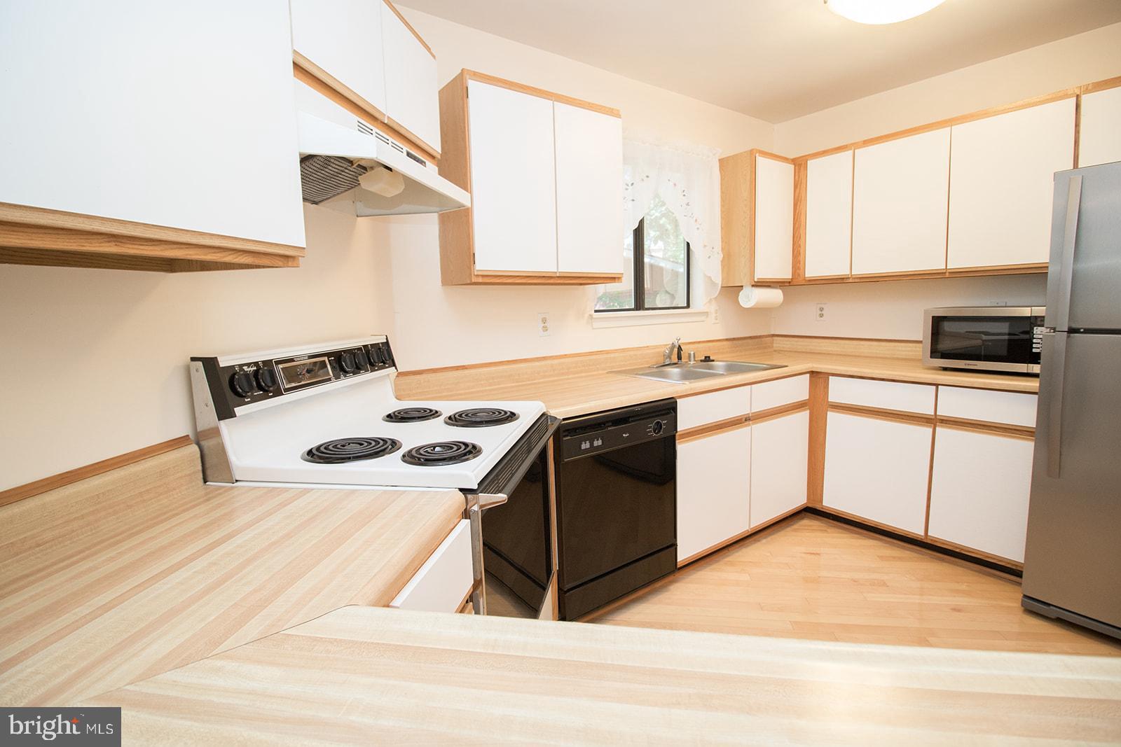 11513 RUNNING FOX CIRCLE