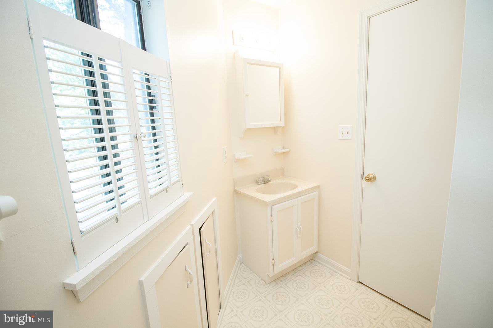 11513 RUNNING FOX CIRCLE