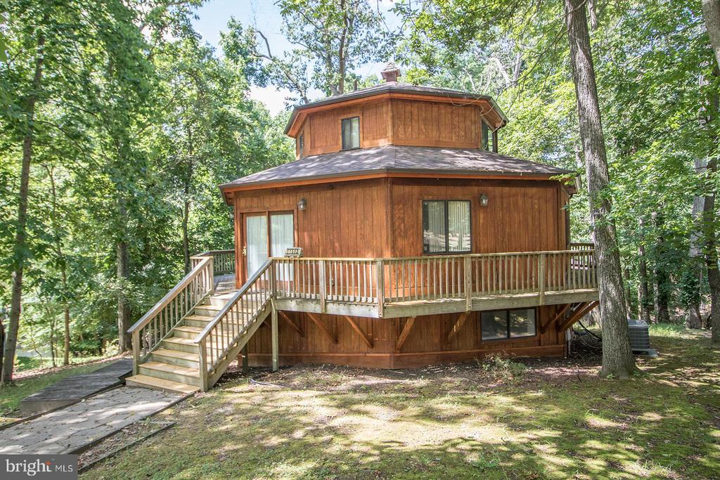 11513 RUNNING FOX CIRCLE
