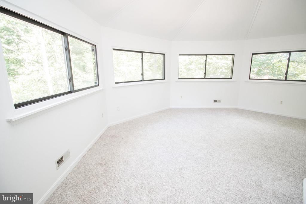 11513 RUNNING FOX CIRCLE