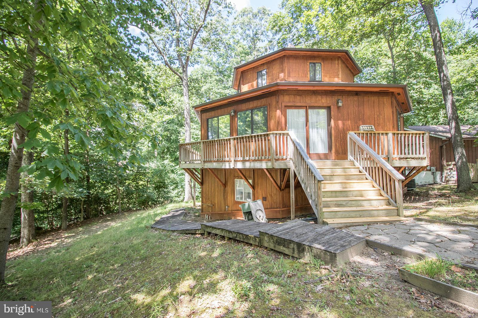 11513 RUNNING FOX CIRCLE