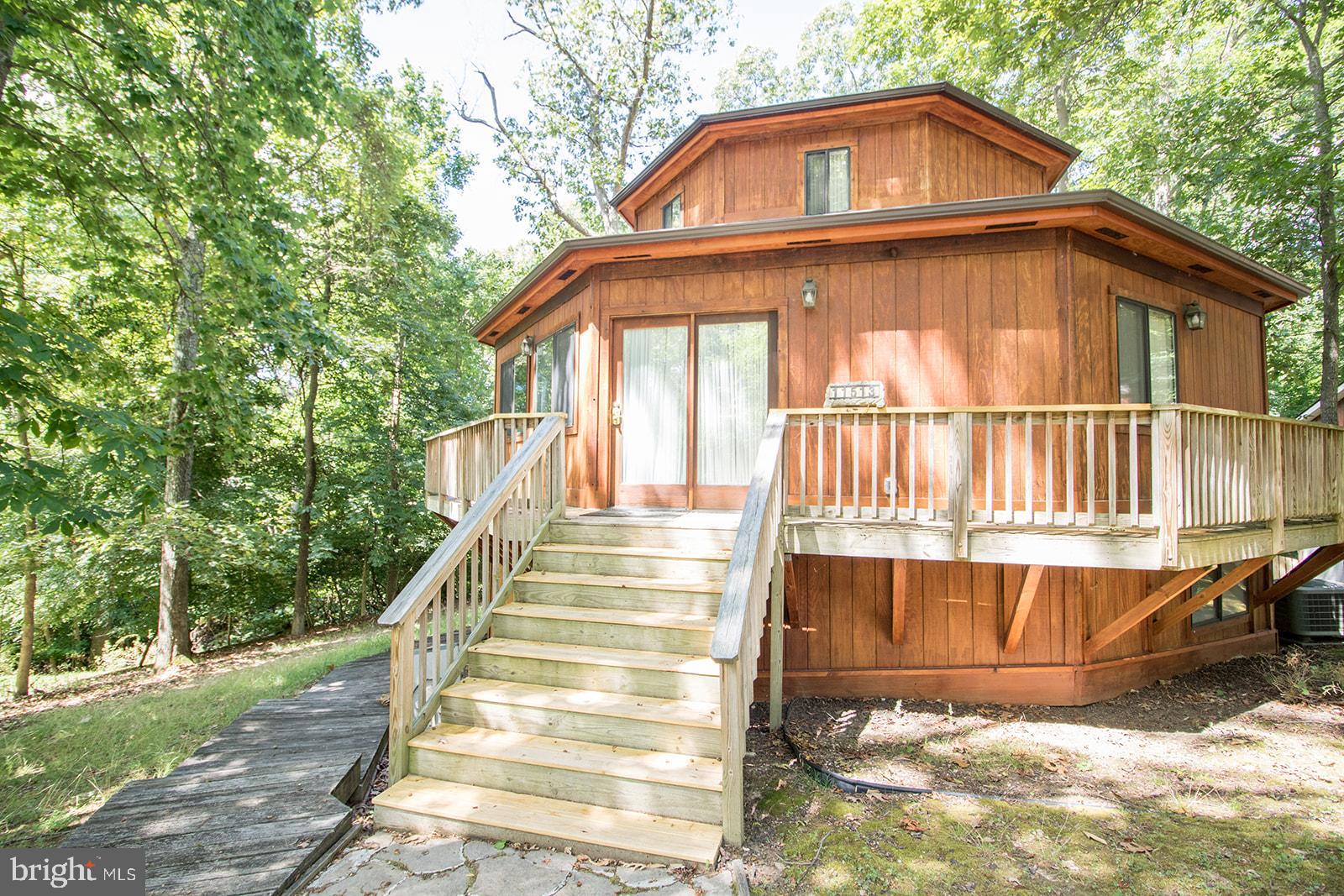 11513 RUNNING FOX CIRCLE