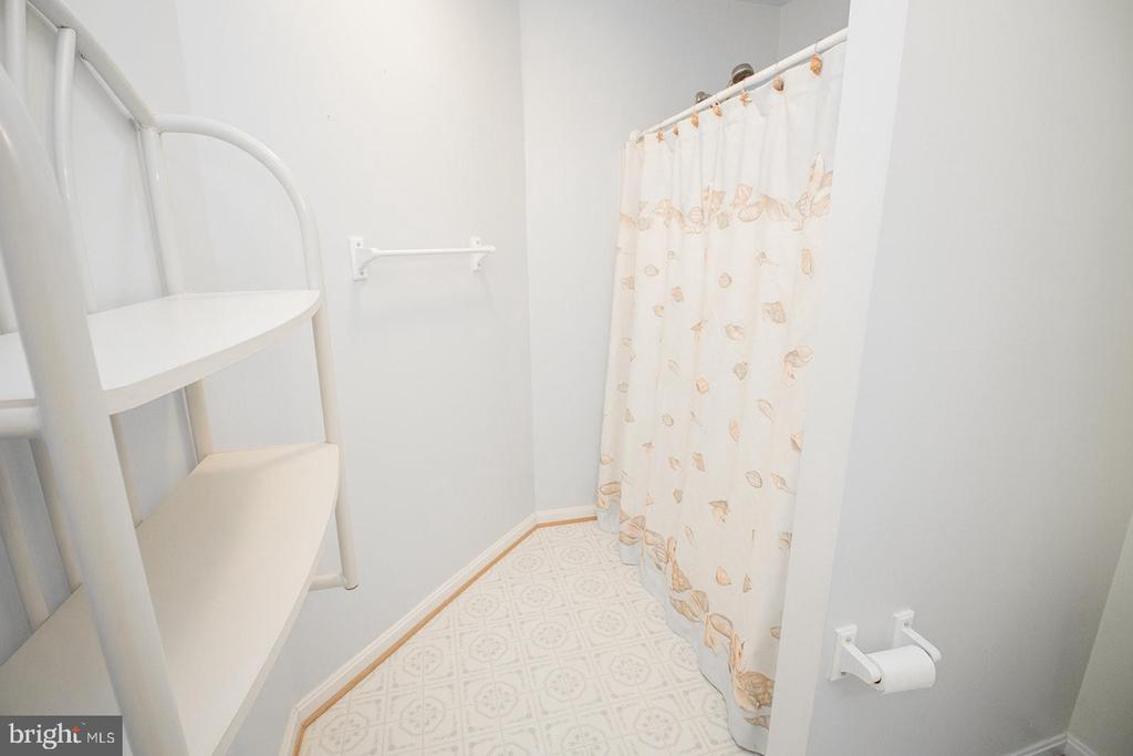 11513 RUNNING FOX CIRCLE