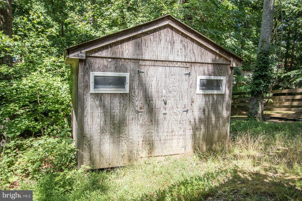11513 RUNNING FOX CIRCLE