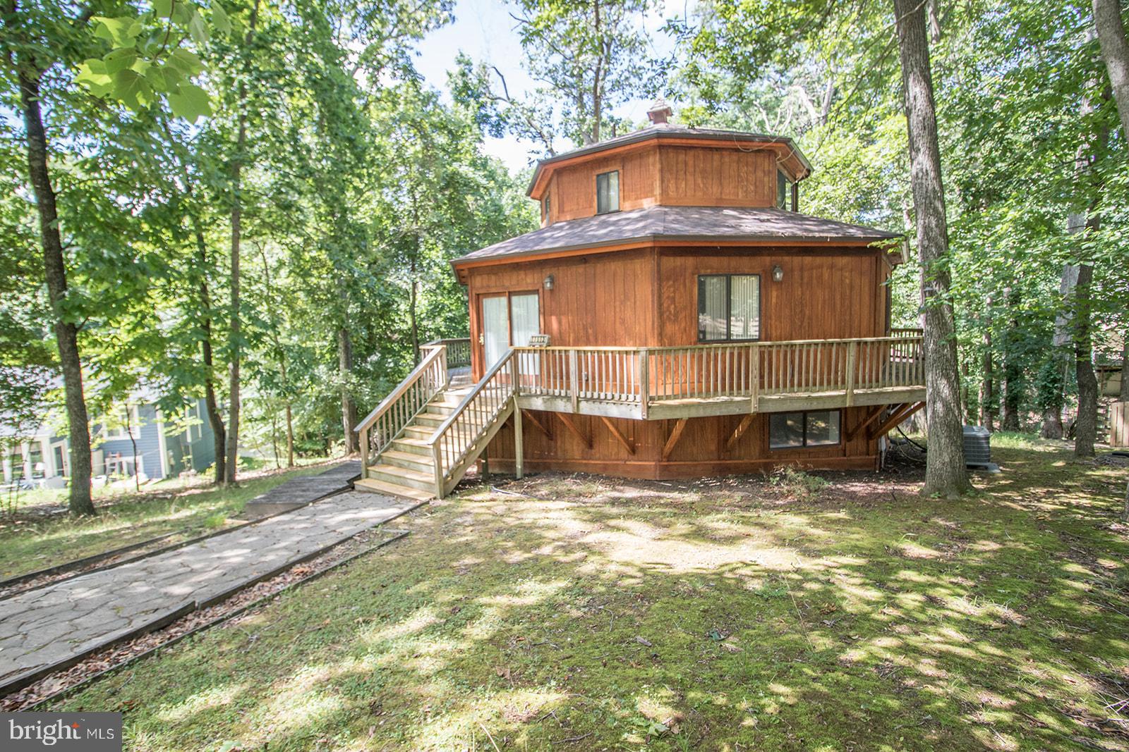 11513 RUNNING FOX CIRCLE