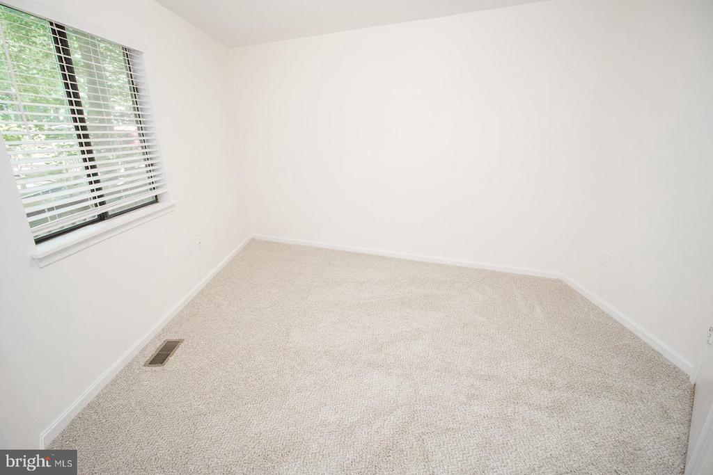 11513 RUNNING FOX CIRCLE