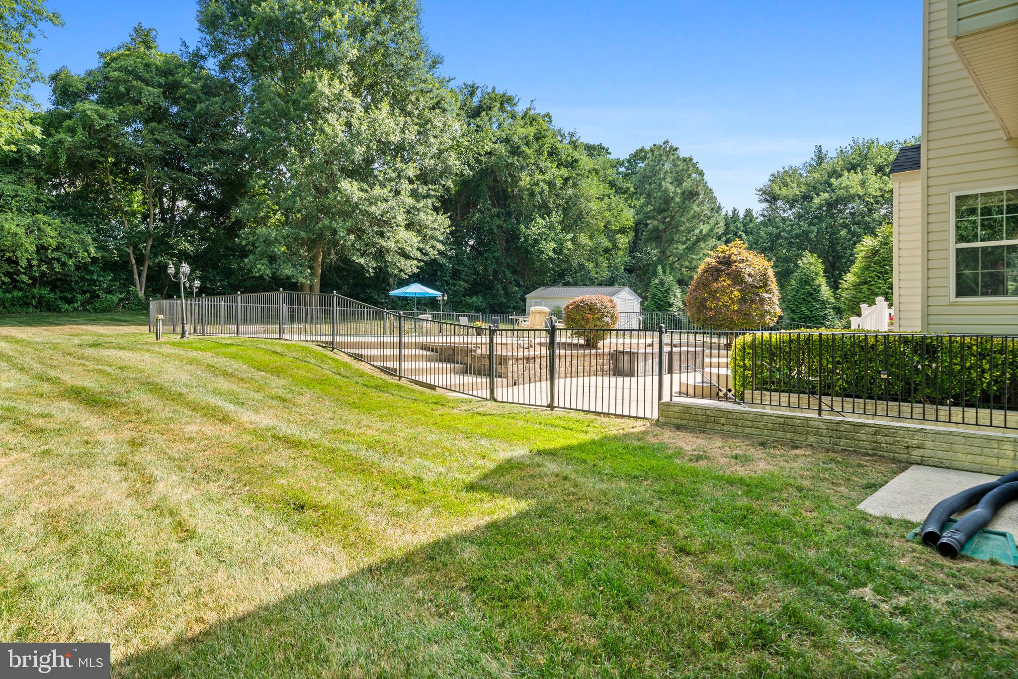 12525 PERRYWOOD LANE