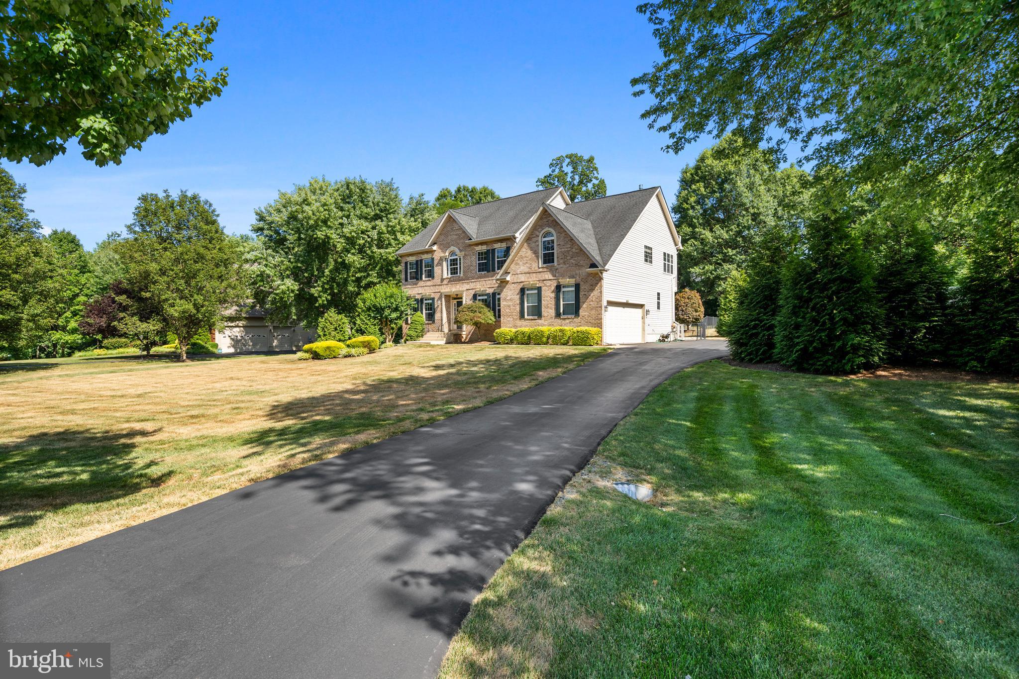 12525 PERRYWOOD LANE
