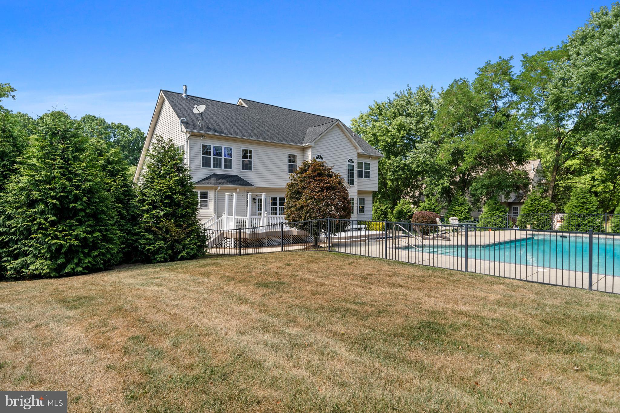 12525 PERRYWOOD LANE