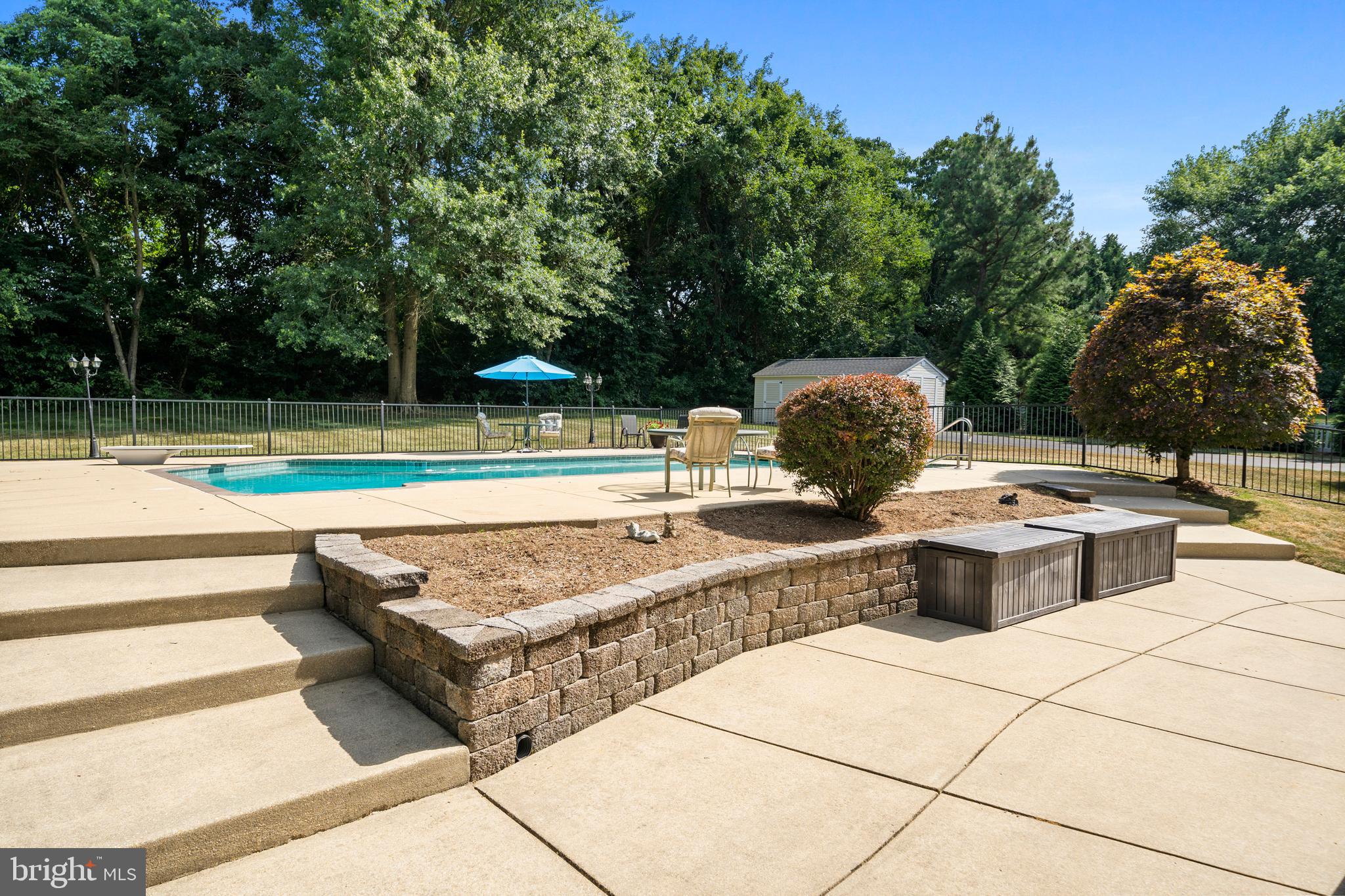 12525 PERRYWOOD LANE