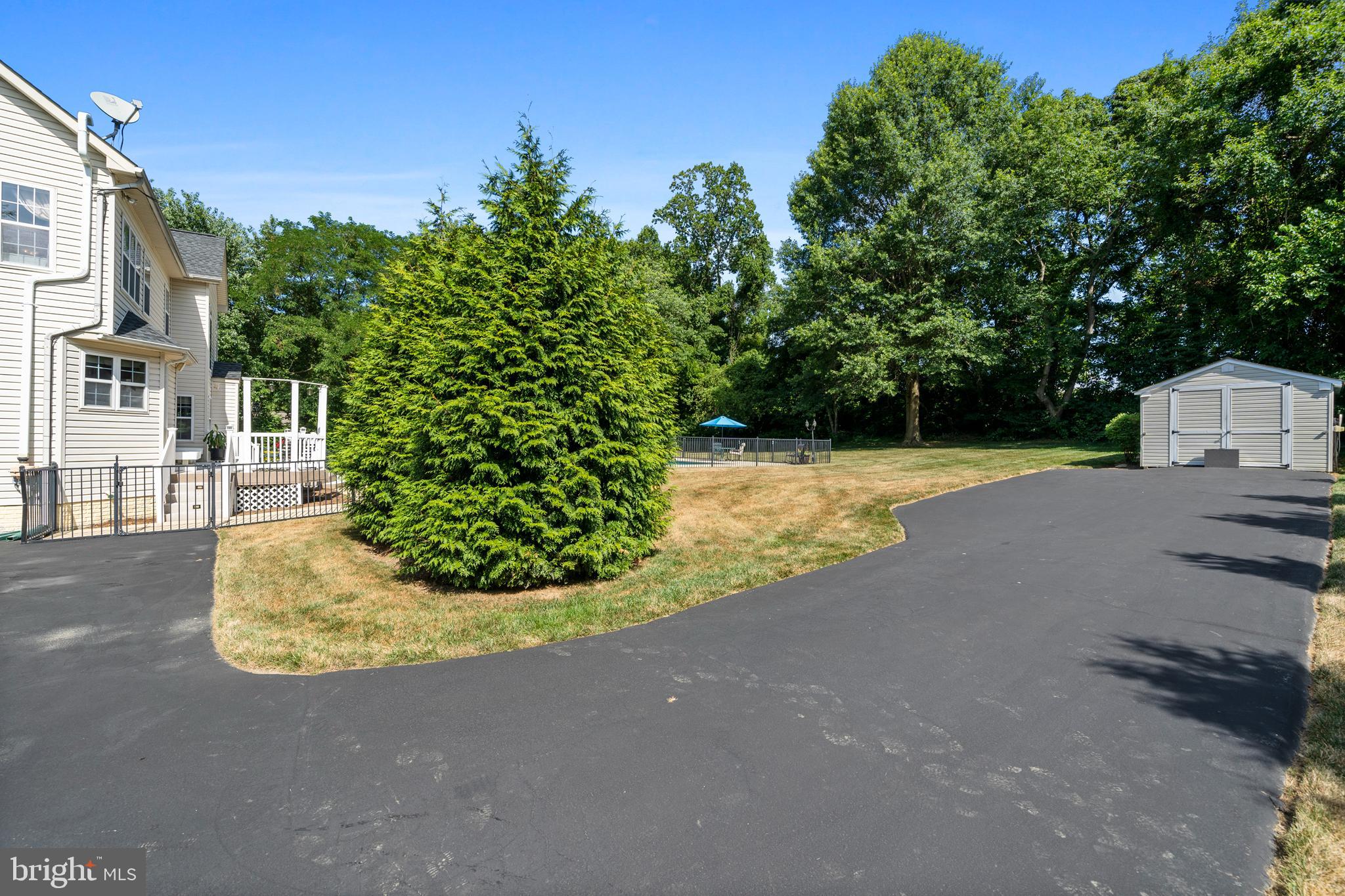12525 PERRYWOOD LANE