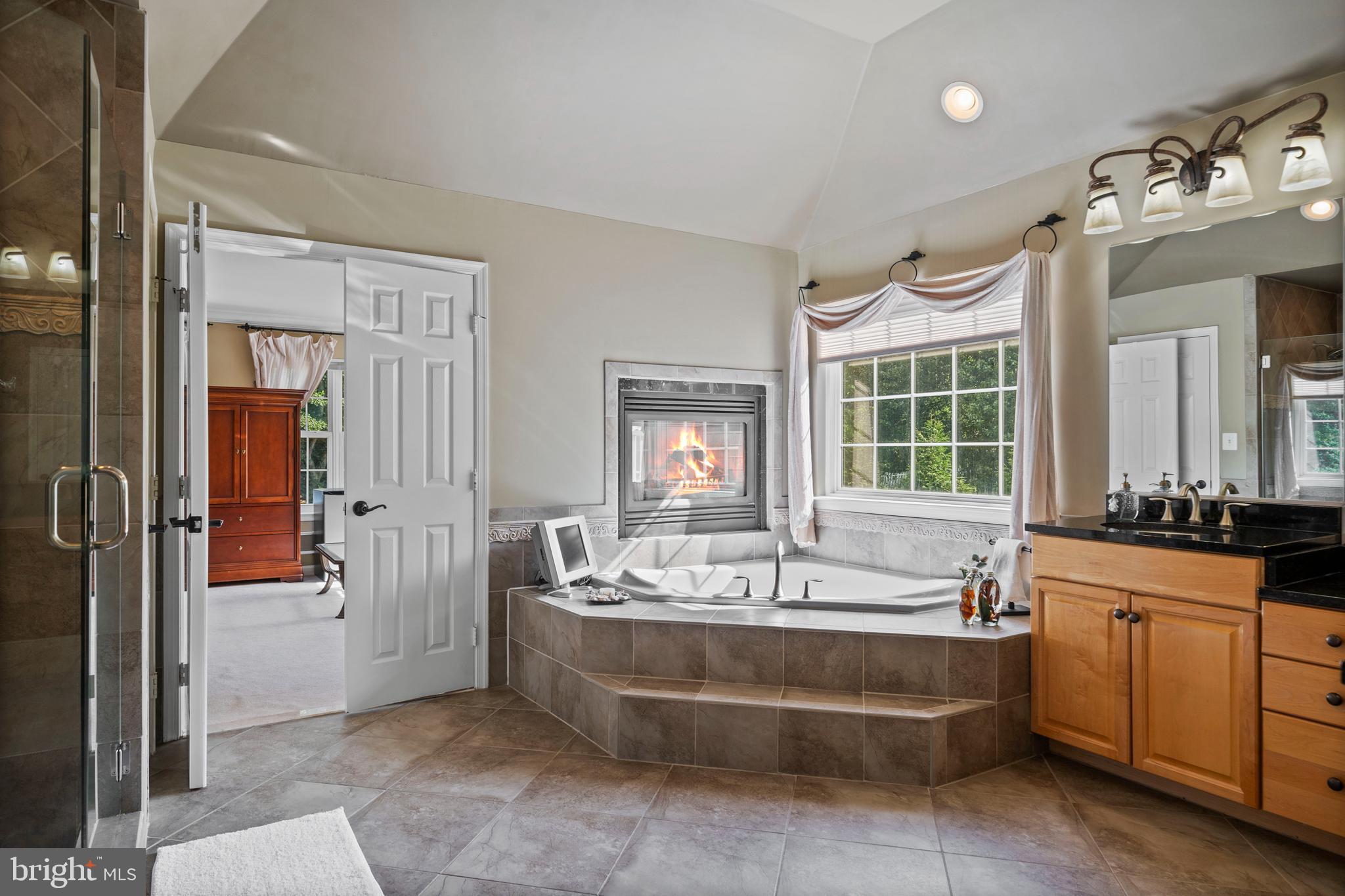 12525 PERRYWOOD LANE