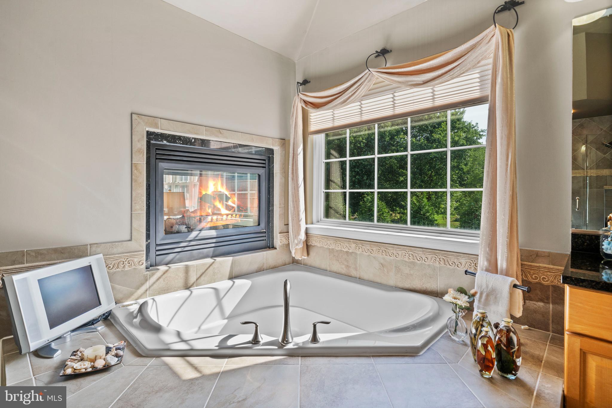 12525 PERRYWOOD LANE