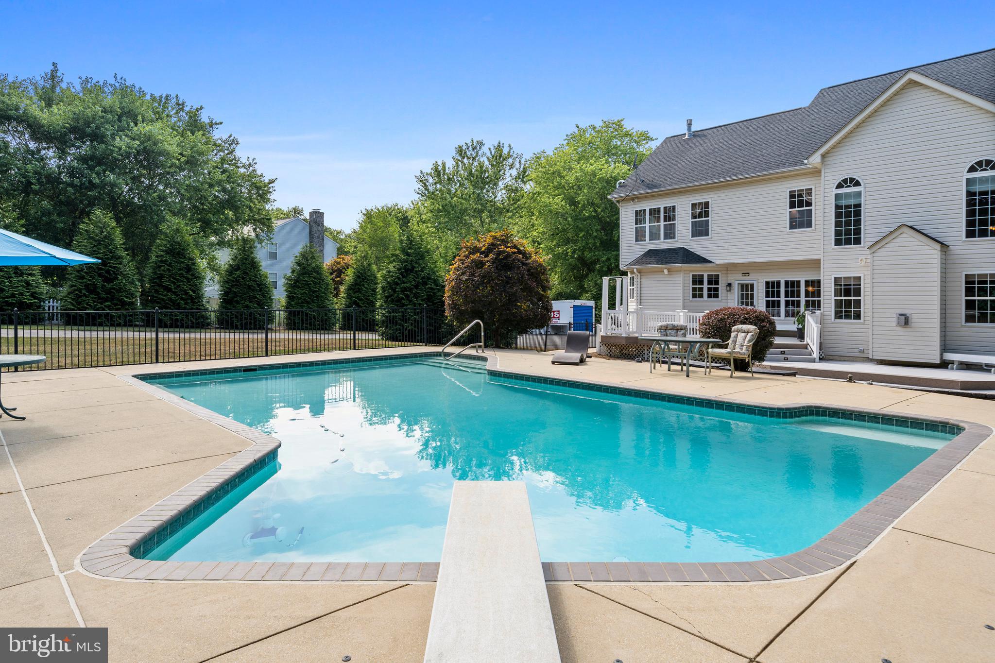 12525 PERRYWOOD LANE