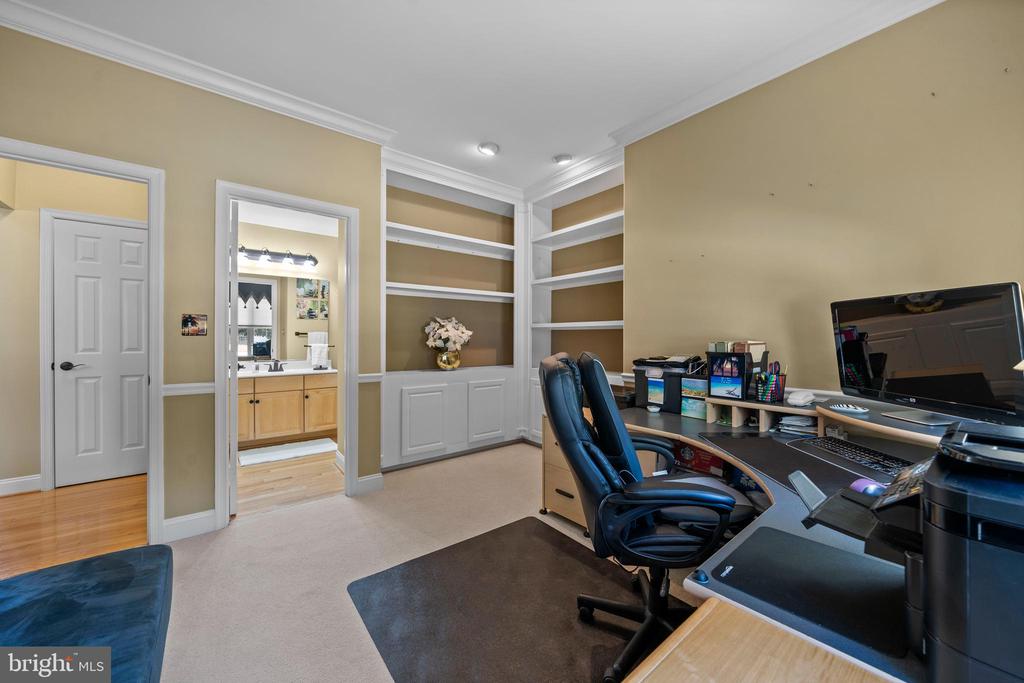 12525 PERRYWOOD LANE