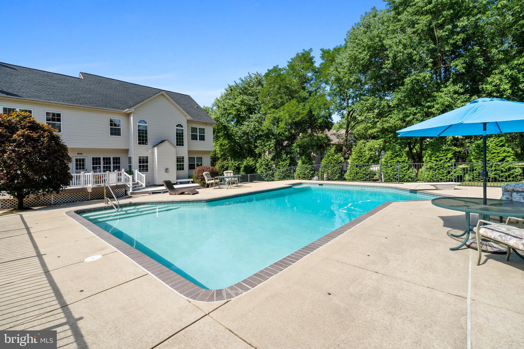 12525 PERRYWOOD LANE
