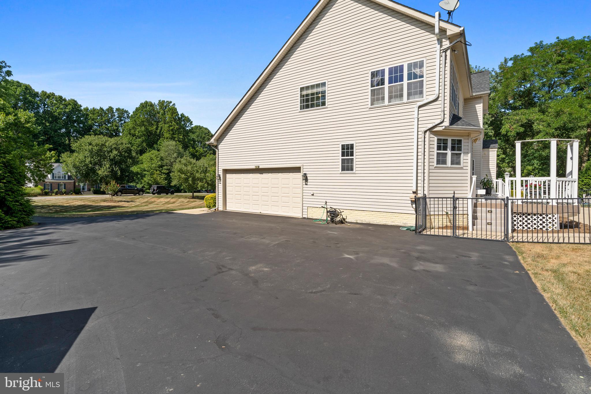 12525 PERRYWOOD LANE