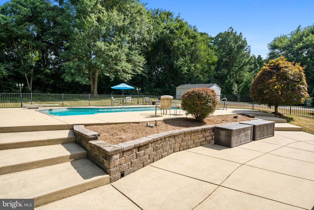 12525 PERRYWOOD LANE