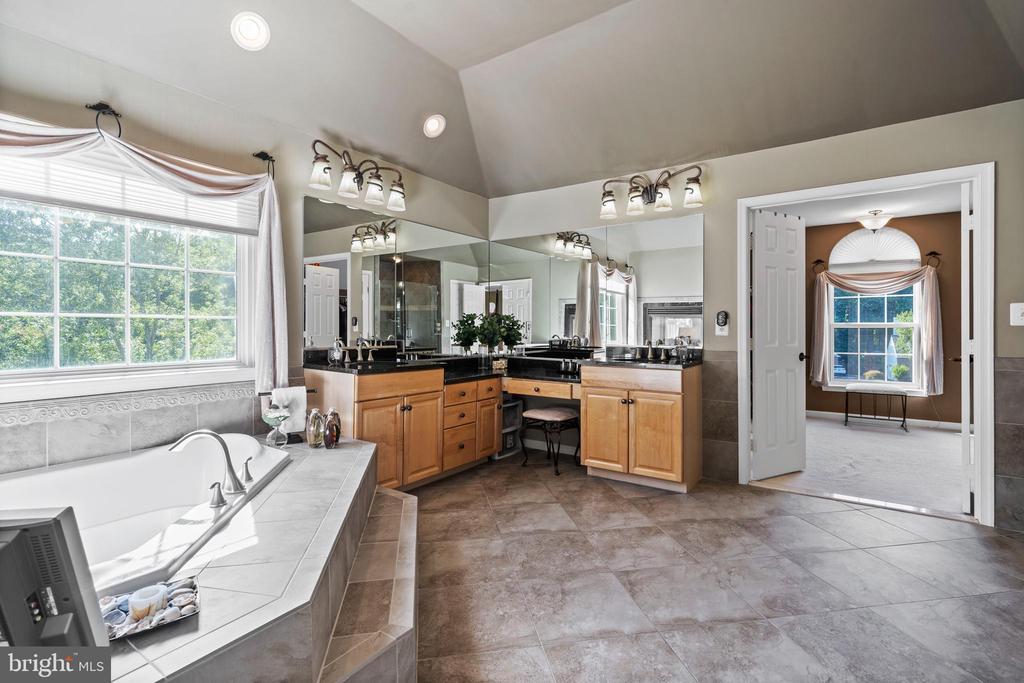 12525 PERRYWOOD LANE